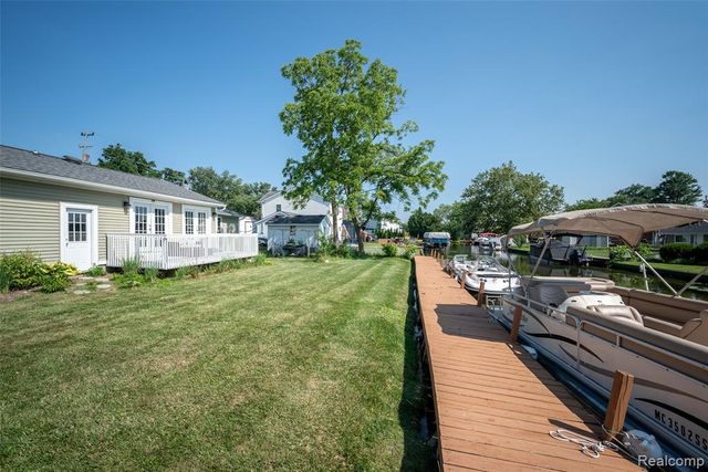 1298 S Cass Lake Road, Waterford, MI 48328