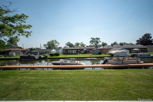 1298 S Cass Lake Road, Waterford, MI 48328