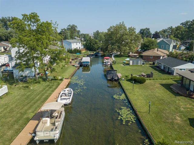 1298 S Cass Lake Road, Waterford, MI 48328