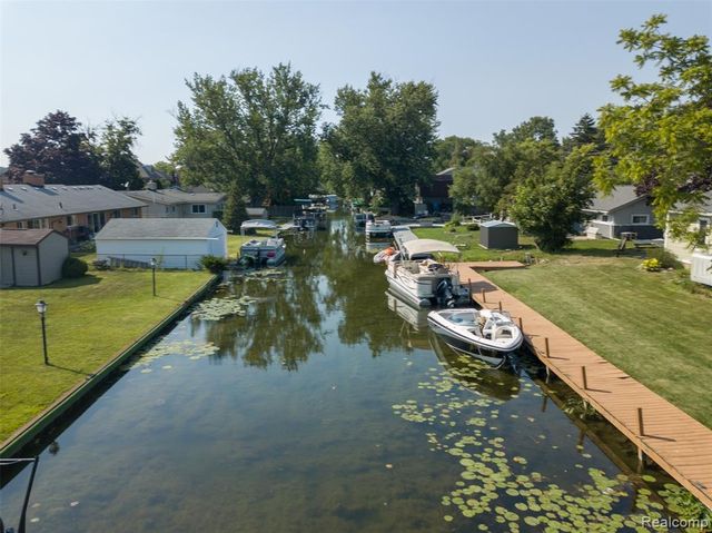 1298 S Cass Lake Road, Waterford, MI 48328