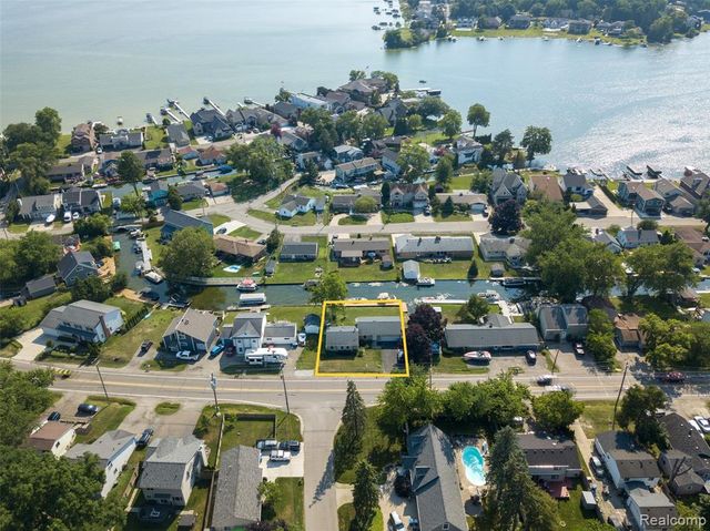 1298 S Cass Lake Road, Waterford, MI 48328