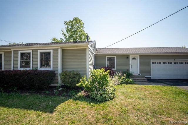 1298 S Cass Lake Road, Waterford, MI 48328