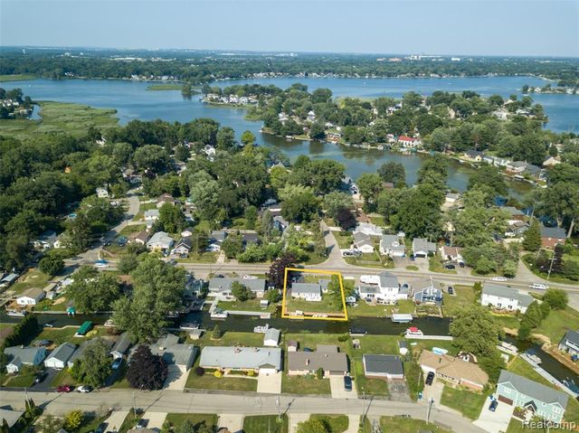 1298 S Cass Lake Road, Waterford, MI 48328
