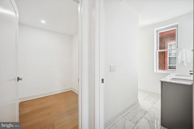 240 W EARLHAM TER, Philadelphia, PA 19144