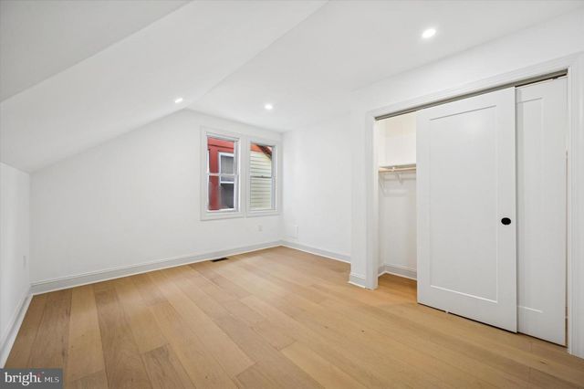 240 W EARLHAM TER, Philadelphia, PA 19144