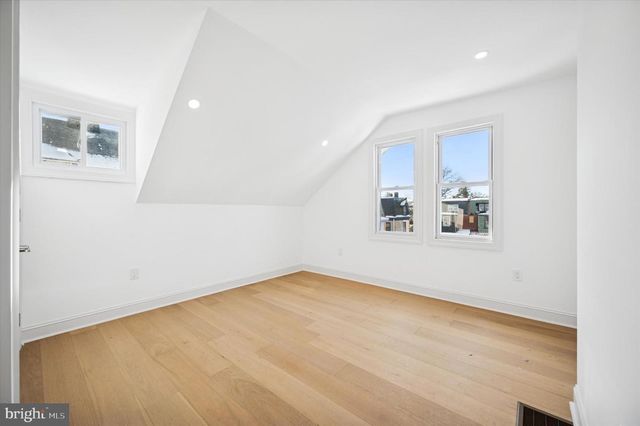 240 W EARLHAM TER, Philadelphia, PA 19144