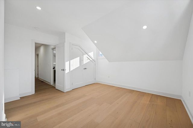 240 W EARLHAM TER, Philadelphia, PA 19144