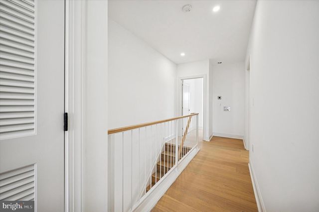 240 W EARLHAM TER, Philadelphia, PA 19144