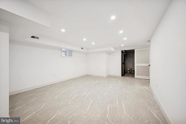 240 W EARLHAM TER, Philadelphia, PA 19144