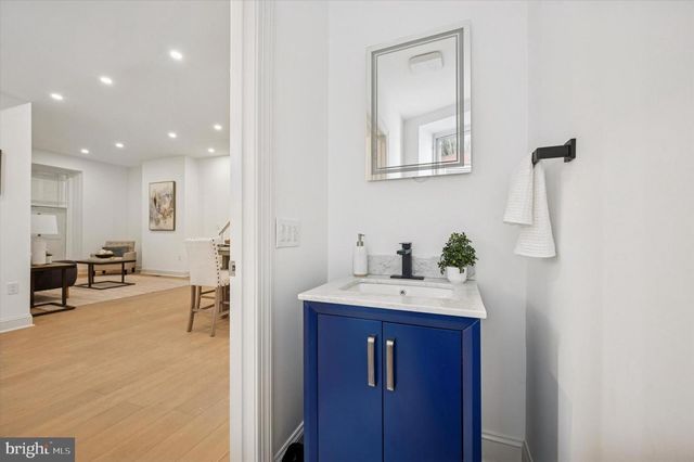 240 W EARLHAM TER, Philadelphia, PA 19144