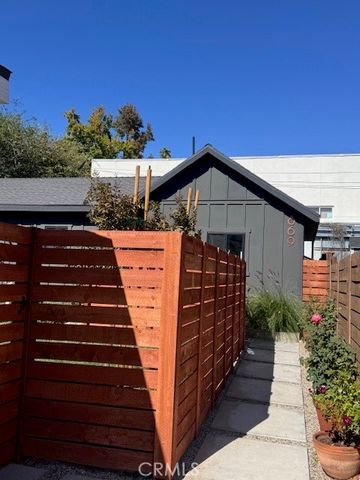 869 Howard St, Pasadena, CA 91104