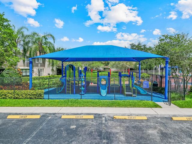 15723 Woodgate Pl E, Sunrise, FL 33326