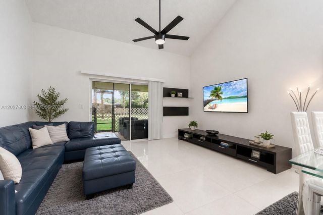 15723 Woodgate Pl E, Sunrise, FL 33326