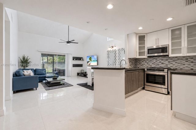 15723 Woodgate Pl E, Sunrise, FL 33326
