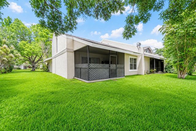 15723 Woodgate Pl E, Sunrise, FL 33326