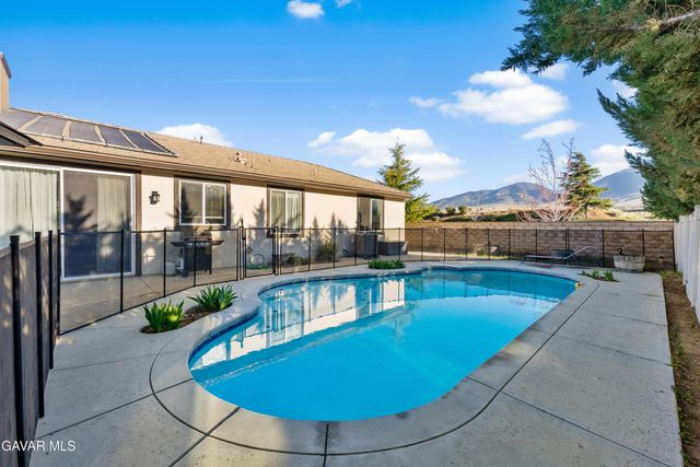 1332 Cellini Court, Tehachapi, CA 93561