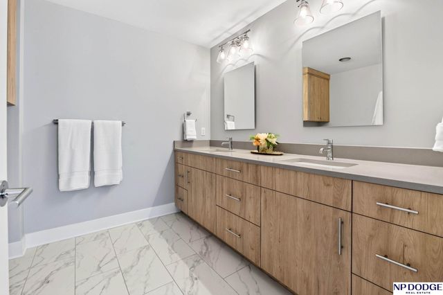 1011 Park Avenue, Omaha, NE 68105