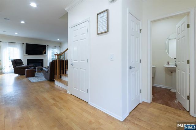 97 Winged Foot Drive 101, Livingston, NJ 07039