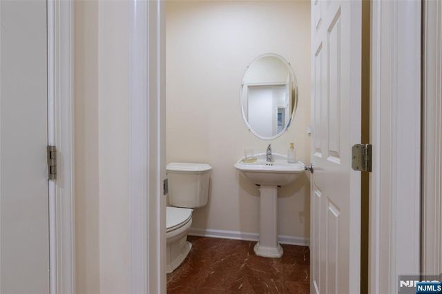 97 Winged Foot Drive 101, Livingston, NJ 07039
