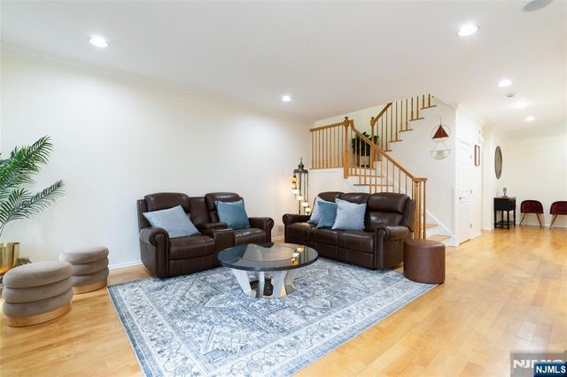 97 Winged Foot Drive 101, Livingston, NJ 07039