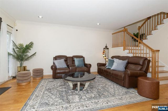 97 Winged Foot Drive 101, Livingston, NJ 07039