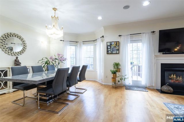 97 Winged Foot Drive 101, Livingston, NJ 07039