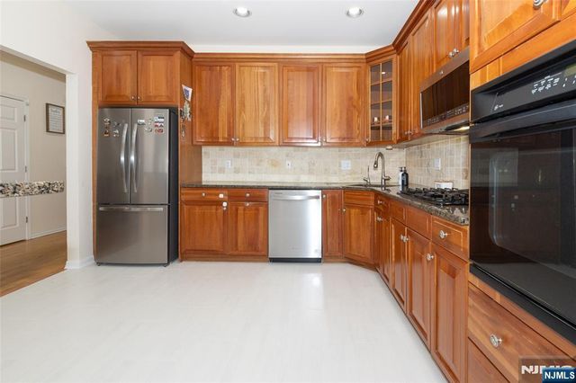 97 Winged Foot Drive 101, Livingston, NJ 07039