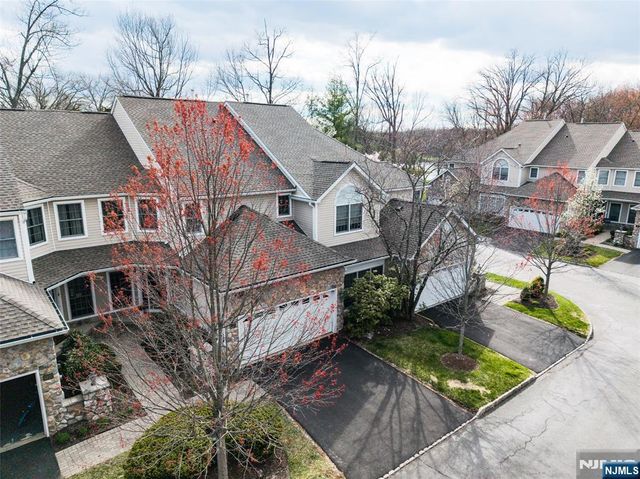 97 Winged Foot Drive 101, Livingston, NJ 07039