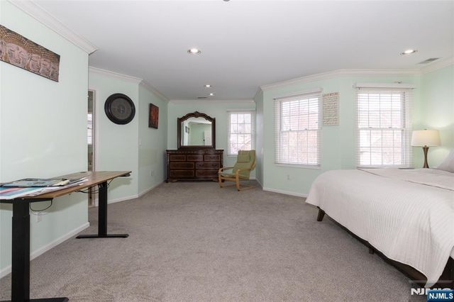 97 Winged Foot Drive 101, Livingston, NJ 07039