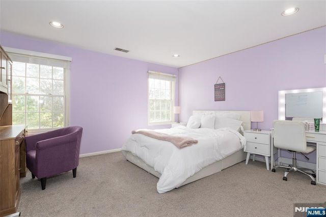 97 Winged Foot Drive 101, Livingston, NJ 07039