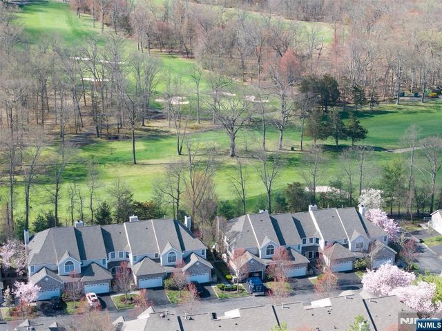 97 Winged Foot Drive 101, Livingston, NJ 07039