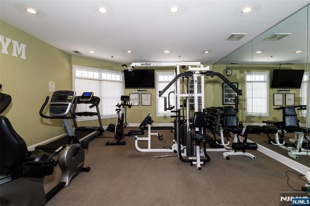 97 Winged Foot Drive 101, Livingston, NJ 07039