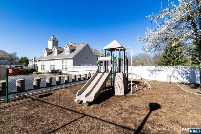97 Winged Foot Drive 101, Livingston, NJ 07039
