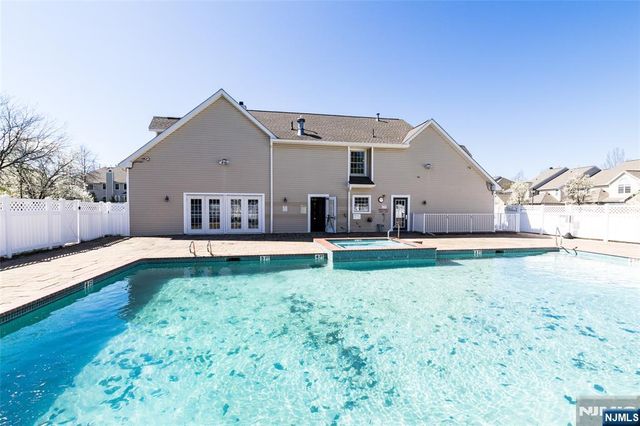 97 Winged Foot Drive 101, Livingston, NJ 07039