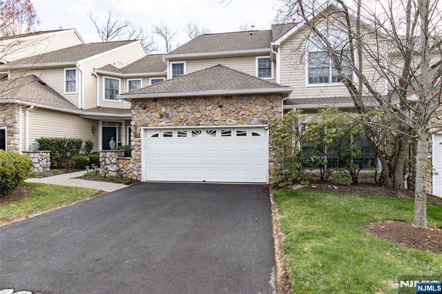97 Winged Foot Drive 101, Livingston, NJ 07039