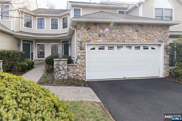 97 Winged Foot Drive 101, Livingston, NJ 07039