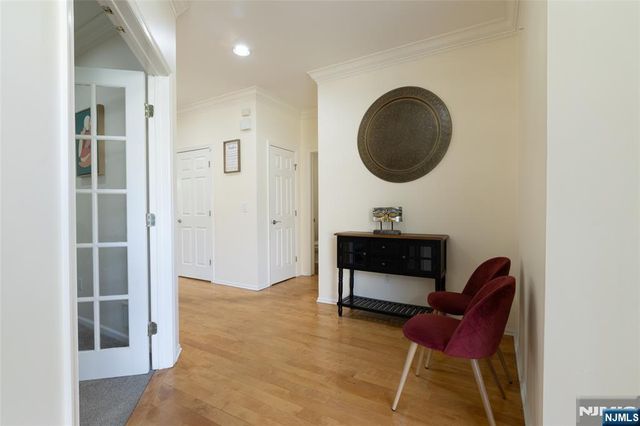 97 Winged Foot Drive 101, Livingston, NJ 07039