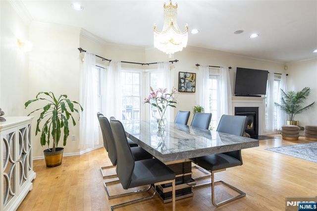 97 Winged Foot Drive 101, Livingston, NJ 07039