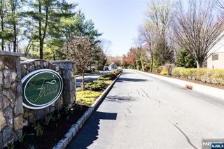 97 Winged Foot Drive 101, Livingston, NJ 07039