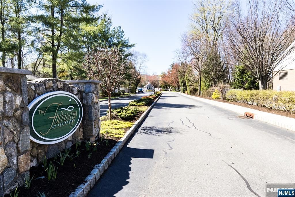 97 Winged Foot Drive 101, Livingston, NJ 07039