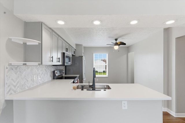 1409 Lexington DRIVE, Cecil, PA 15055