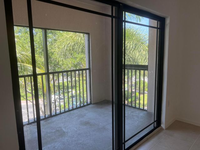 2812 GRANDE Parkway 301, Palm Beach Gardens, FL 33410