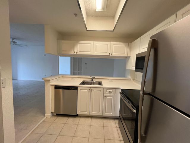 2812 GRANDE Parkway 301, Palm Beach Gardens, FL 33410