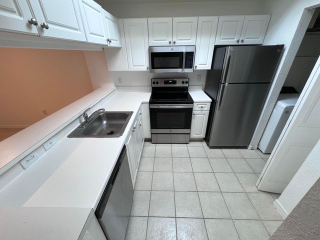 2812 GRANDE Parkway 301, Palm Beach Gardens, FL 33410