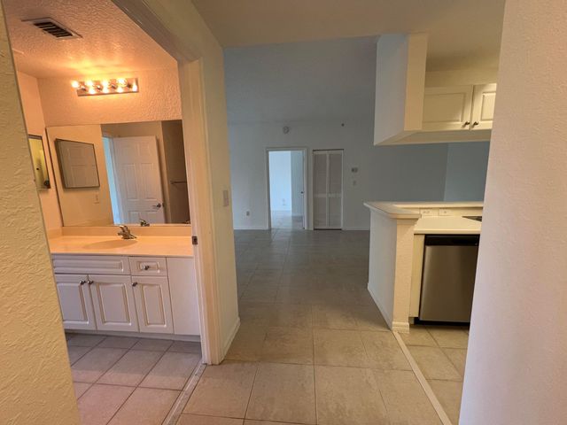 2812 GRANDE Parkway 301, Palm Beach Gardens, FL 33410