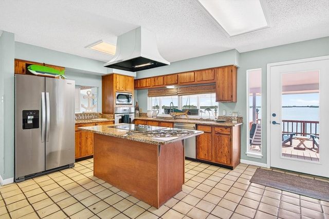 144 Sea Mist Dr, Aransas Pass, TX 78336
