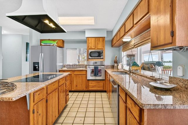 144 Sea Mist Dr, Aransas Pass, TX 78336