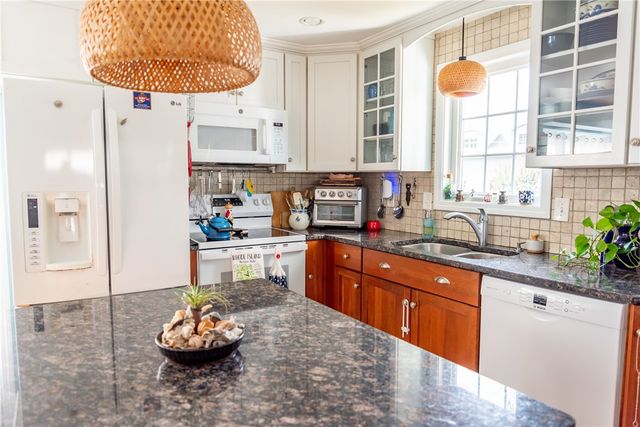 17 West Side Road, South Kingstown, RI 02879