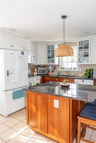 17 West Side Road, South Kingstown, RI 02879