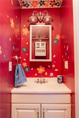 17 West Side Road, South Kingstown, RI 02879